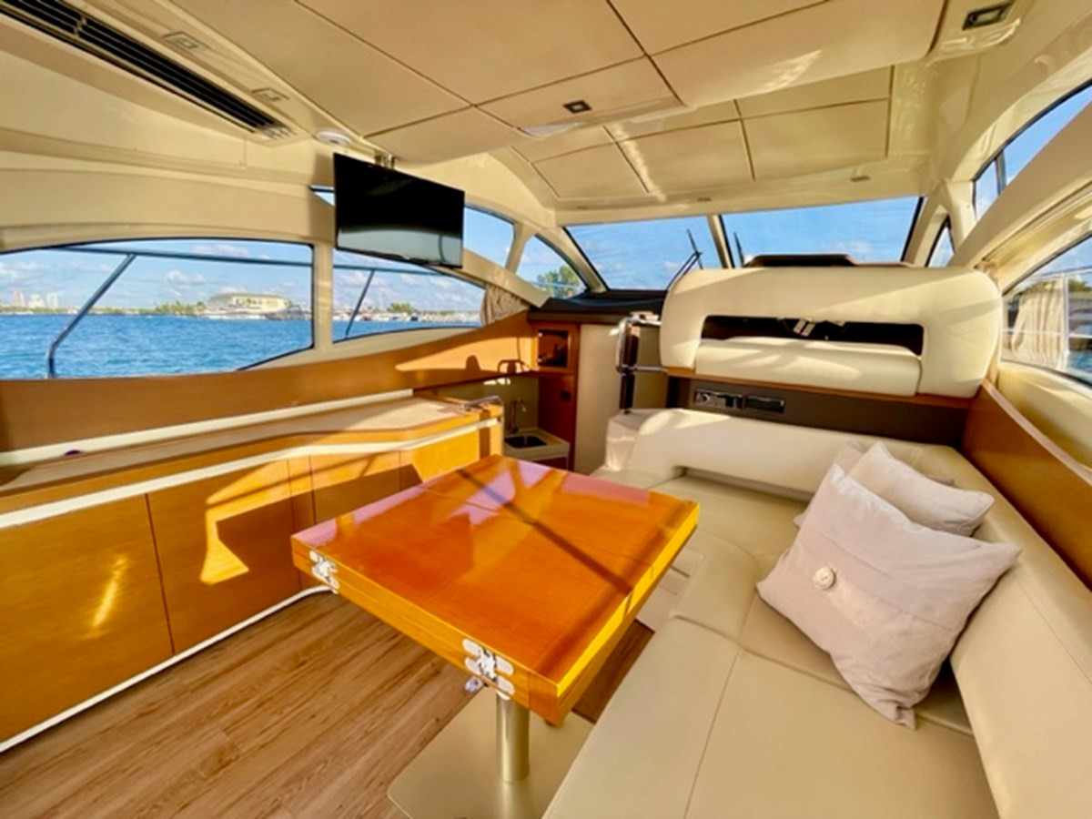 https://arconyachts.ams3.digitaloceanspaces.com/156620/conversions/large_4112765-optimize.jpg