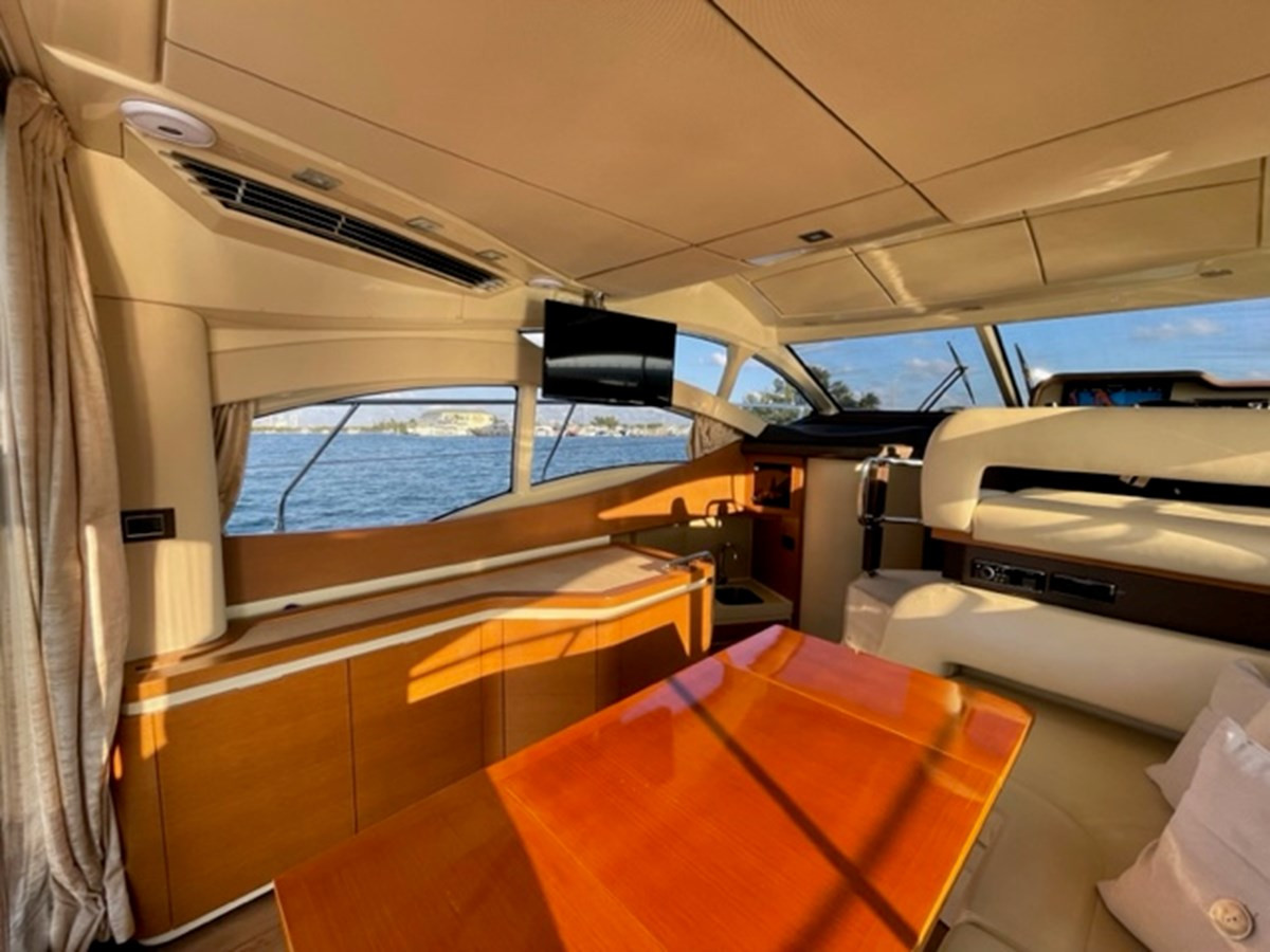 https://arconyachts.ams3.digitaloceanspaces.com/156622/conversions/large_4112761-optimize.jpg