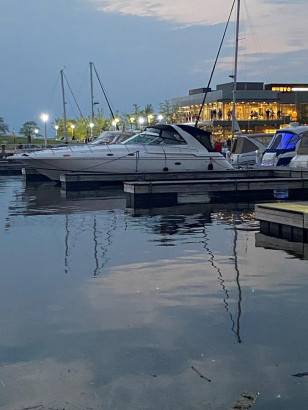 2002 CRUISERS YACHTS 4270 EXPRESS