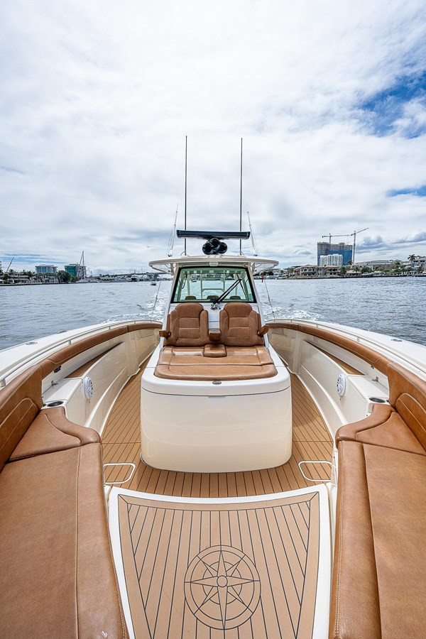 https://arconyachts.ams3.digitaloceanspaces.com/156661/conversions/large_4110949-optimize.jpg