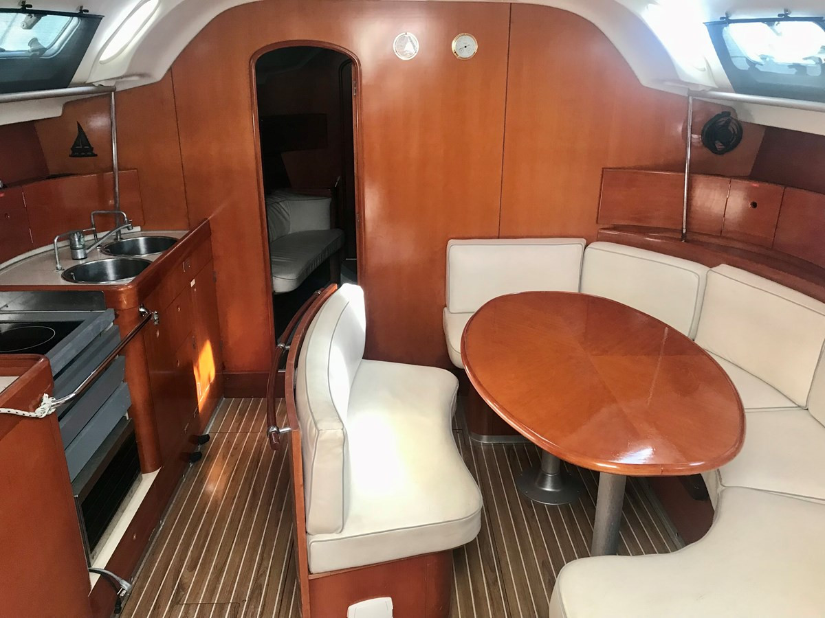https://arconyachts.ams3.digitaloceanspaces.com/156678/conversions/large_4138635-optimize.jpg