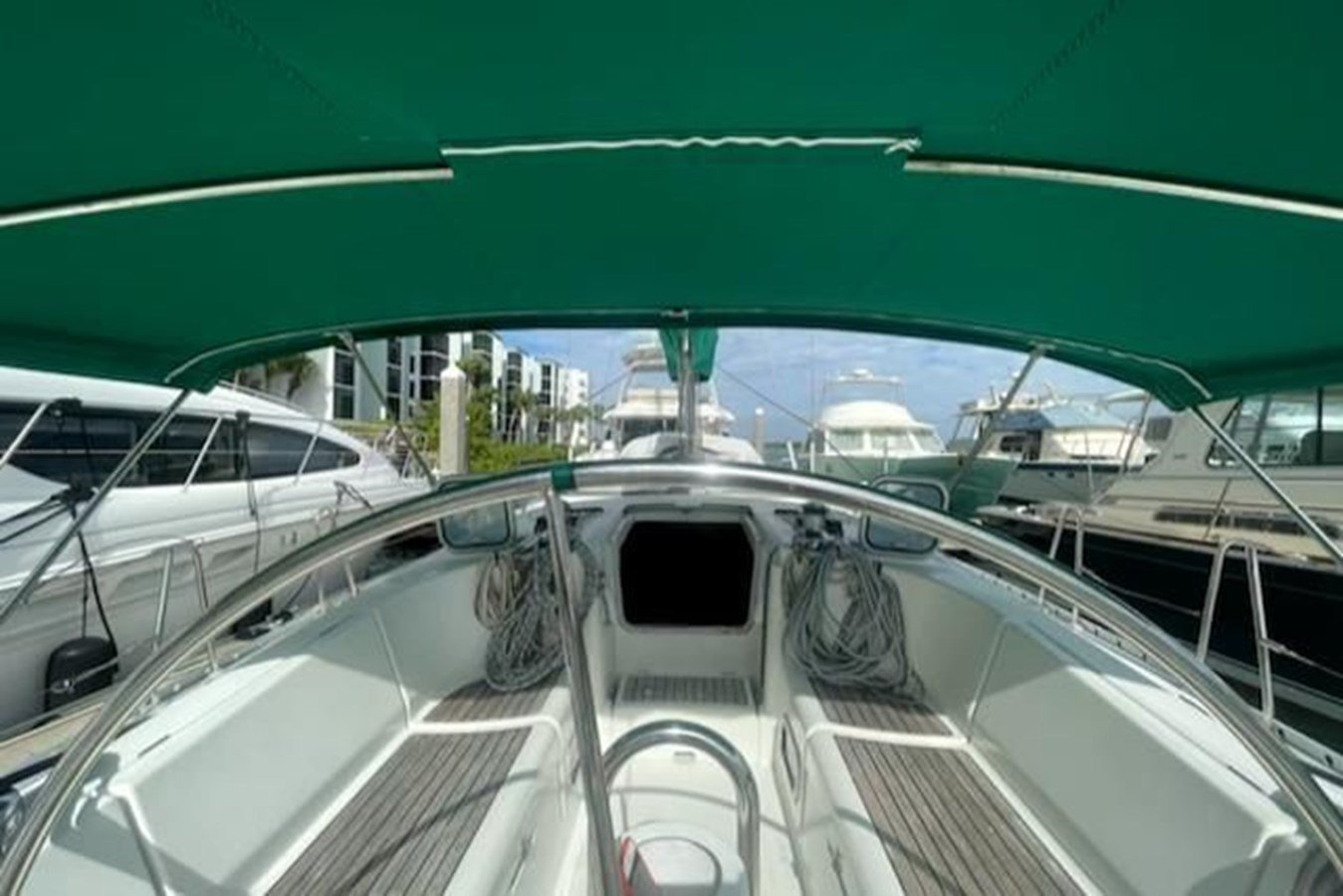 https://arconyachts.ams3.digitaloceanspaces.com/156700/conversions/large_4138674-optimize.jpg