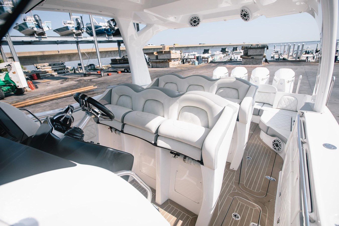 https://arconyachts.ams3.digitaloceanspaces.com/156910/conversions/large_4242949-optimize.jpg