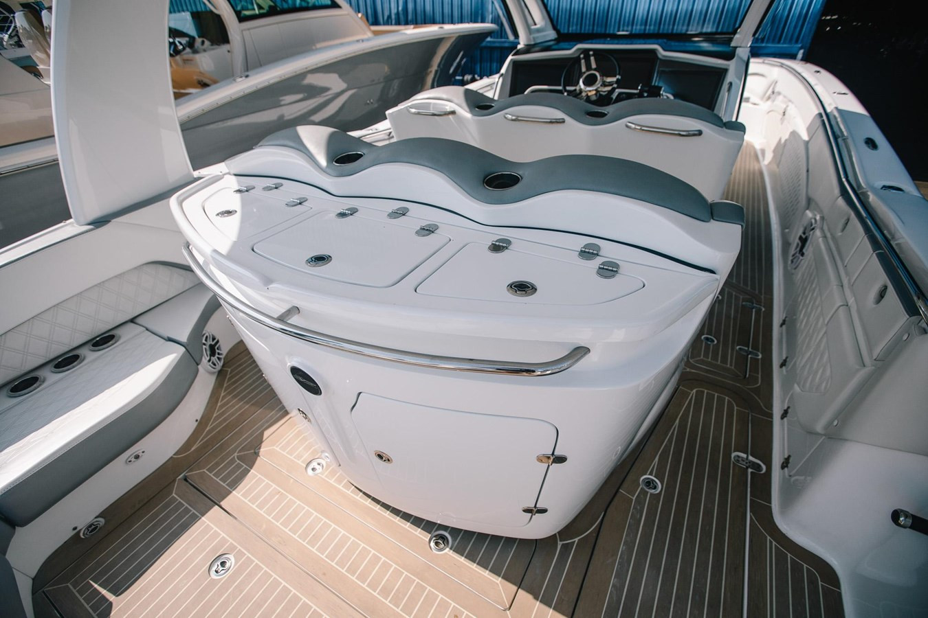 https://arconyachts.ams3.digitaloceanspaces.com/156936/conversions/large_4242959-optimize.jpg