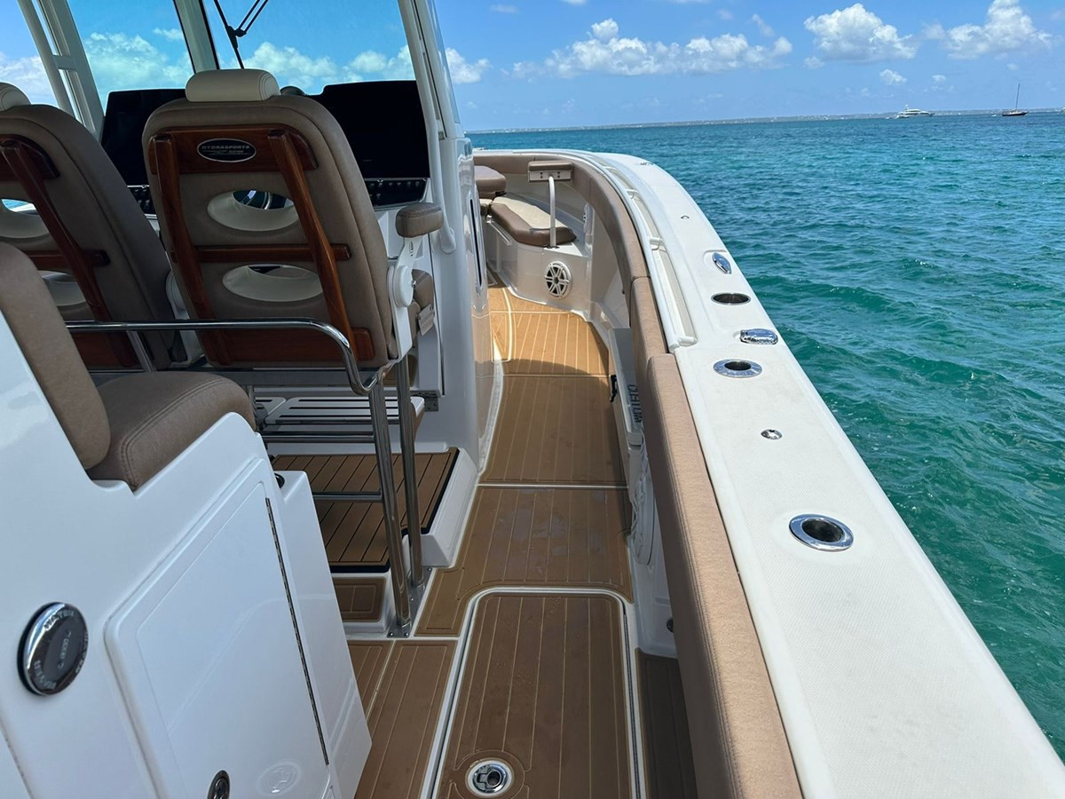 https://arconyachts.ams3.digitaloceanspaces.com/157002/conversions/large_4299577-optimize.jpg