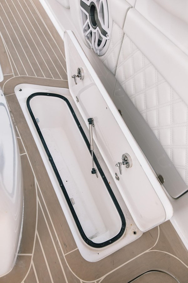 https://arconyachts.ams3.digitaloceanspaces.com/157018/conversions/large_4242991-optimize.jpg