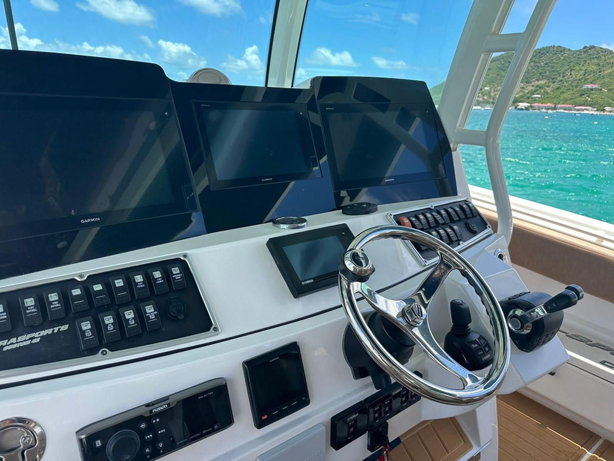 https://arconyachts.ams3.digitaloceanspaces.com/157031/conversions/large_4299587-optimize.jpg