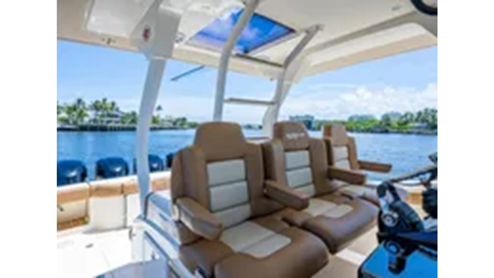 https://arconyachts.ams3.digitaloceanspaces.com/157033/conversions/large_4289488-optimize.jpg