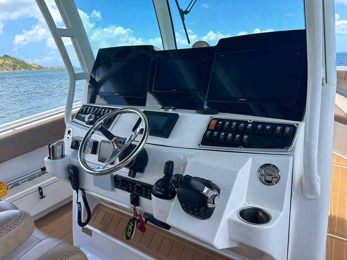 https://arconyachts.ams3.digitaloceanspaces.com/157051/conversions/large_4299595-optimize.jpg