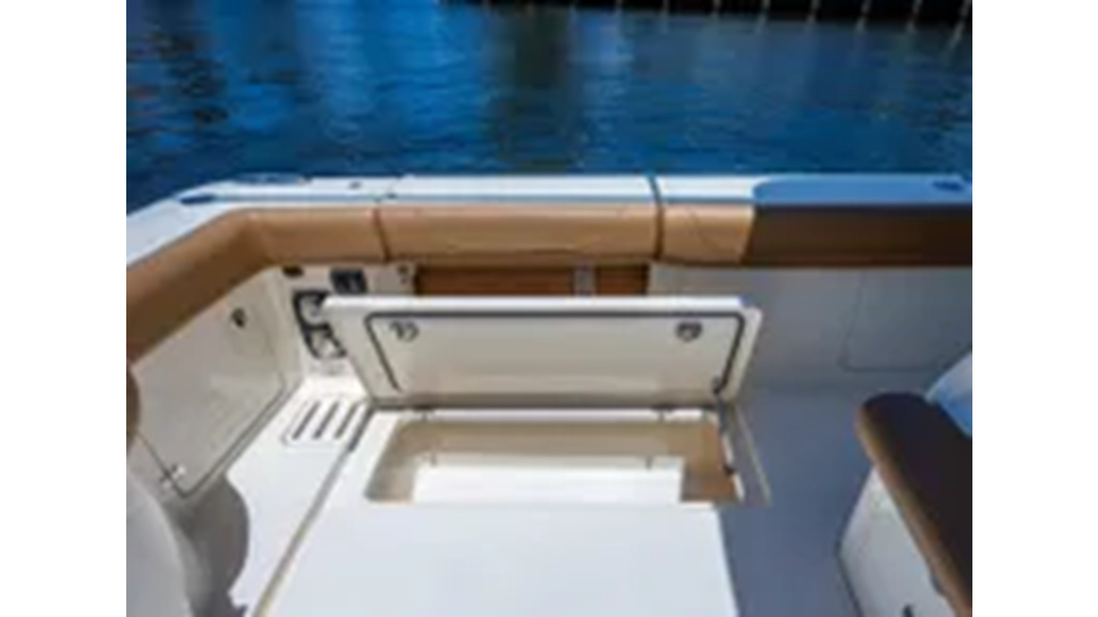 https://arconyachts.ams3.digitaloceanspaces.com/157088/conversions/large_4289507-optimize.jpg