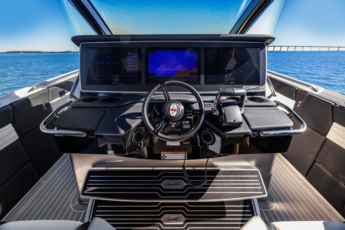 https://arconyachts.ams3.digitaloceanspaces.com/157183/conversions/large_4324127-optimize.jpg