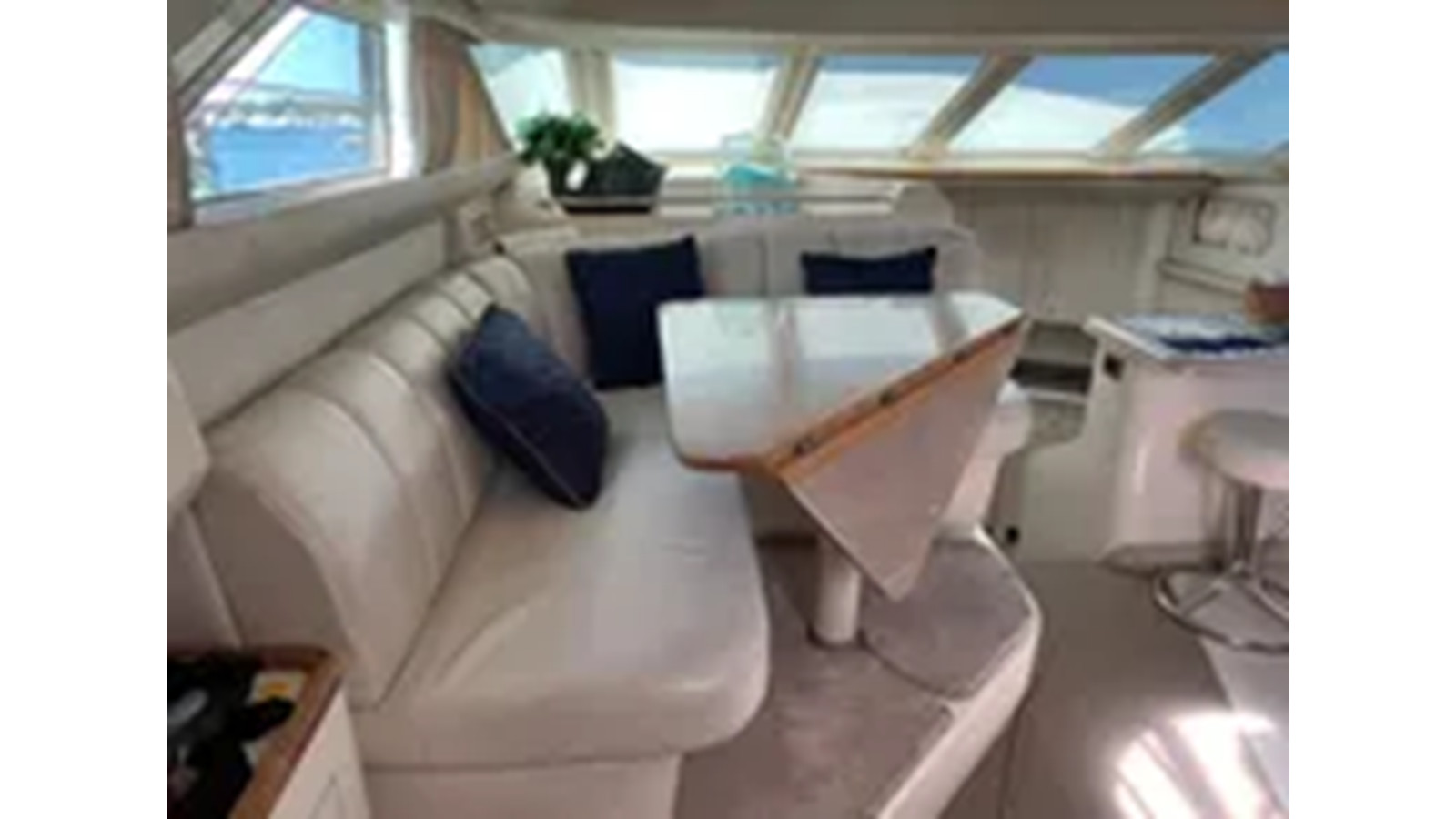 https://arconyachts.ams3.digitaloceanspaces.com/157218/conversions/large_4323756-optimize.jpg