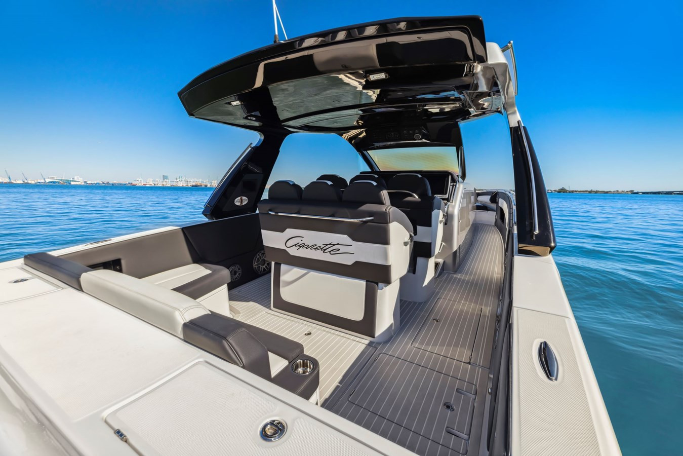 https://arconyachts.ams3.digitaloceanspaces.com/157220/conversions/large_4324132-optimize.jpg
