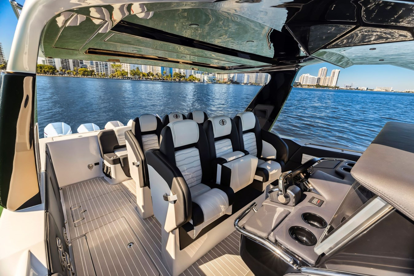 https://arconyachts.ams3.digitaloceanspaces.com/157243/conversions/large_4324123-optimize.jpg
