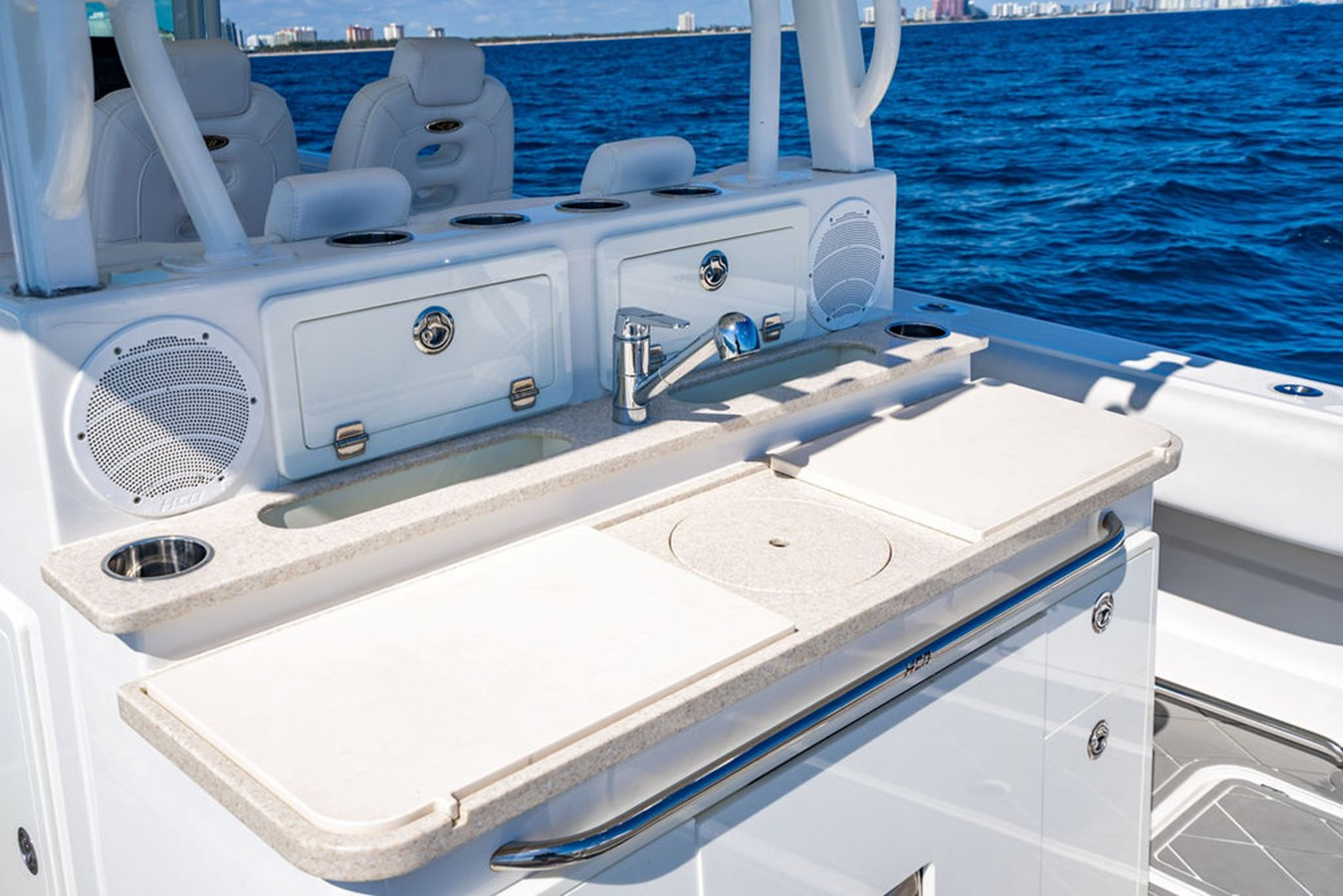 https://arconyachts.ams3.digitaloceanspaces.com/157357/conversions/large_4547895-optimize.jpg