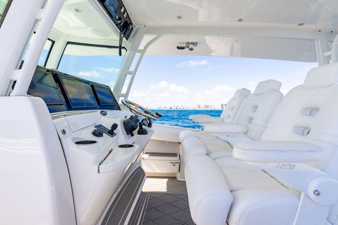 https://arconyachts.ams3.digitaloceanspaces.com/157370/conversions/large_4547900-optimize.jpg