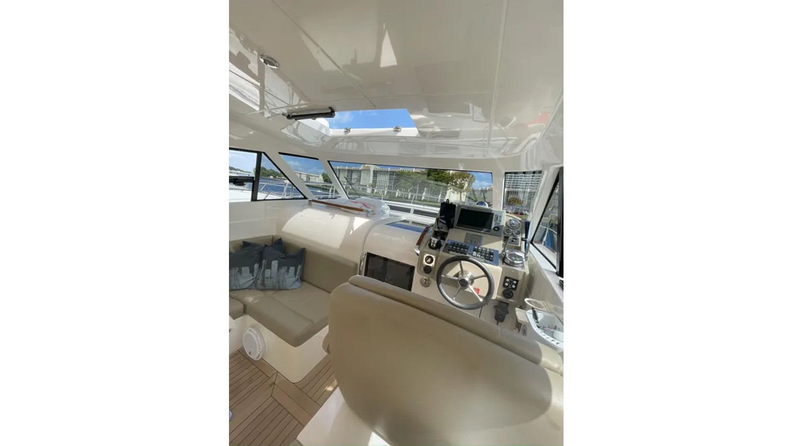 https://arconyachts.ams3.digitaloceanspaces.com/157381/conversions/large_4380933-optimize.jpg