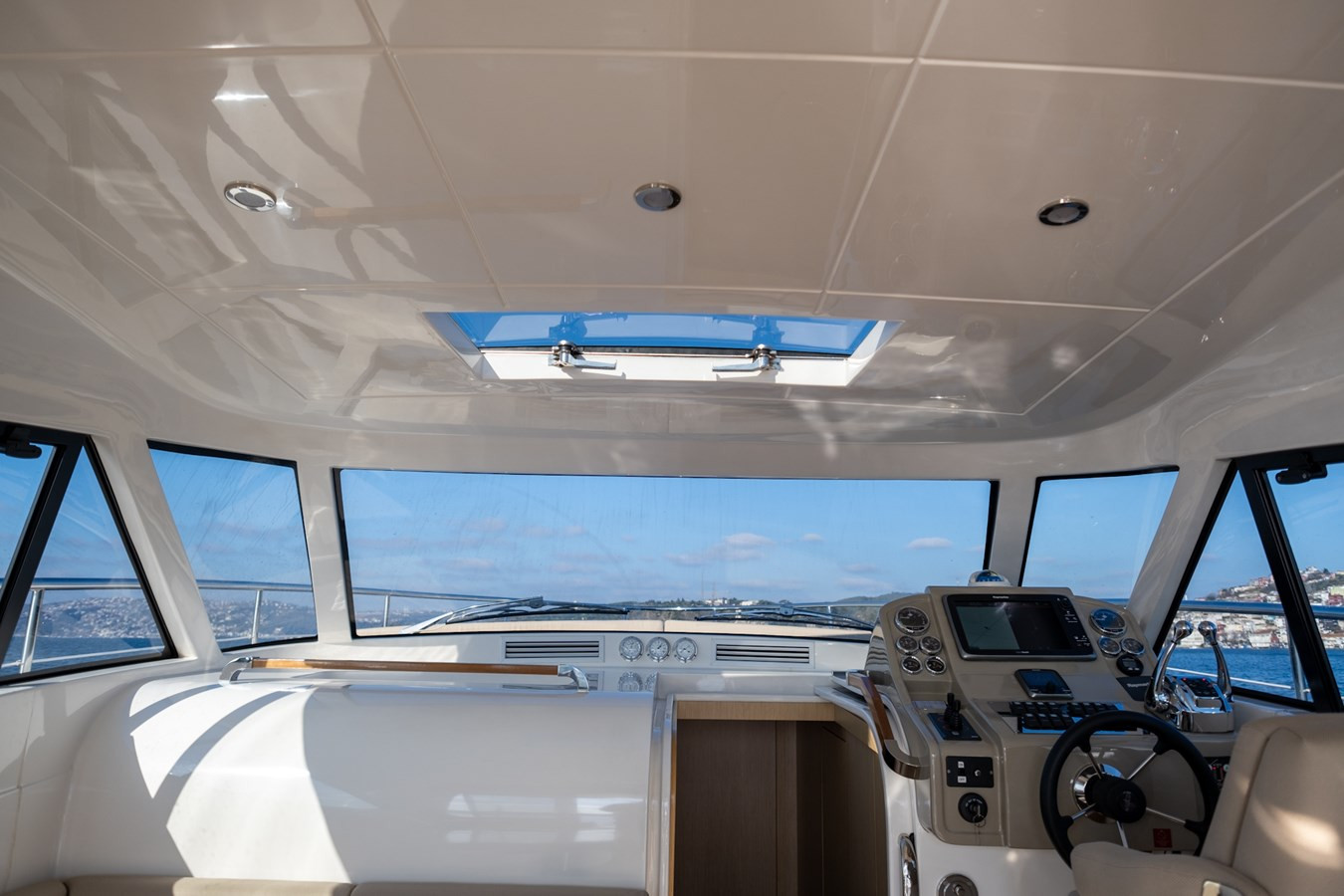 https://arconyachts.ams3.digitaloceanspaces.com/157399/conversions/large_4530989-optimize.jpg
