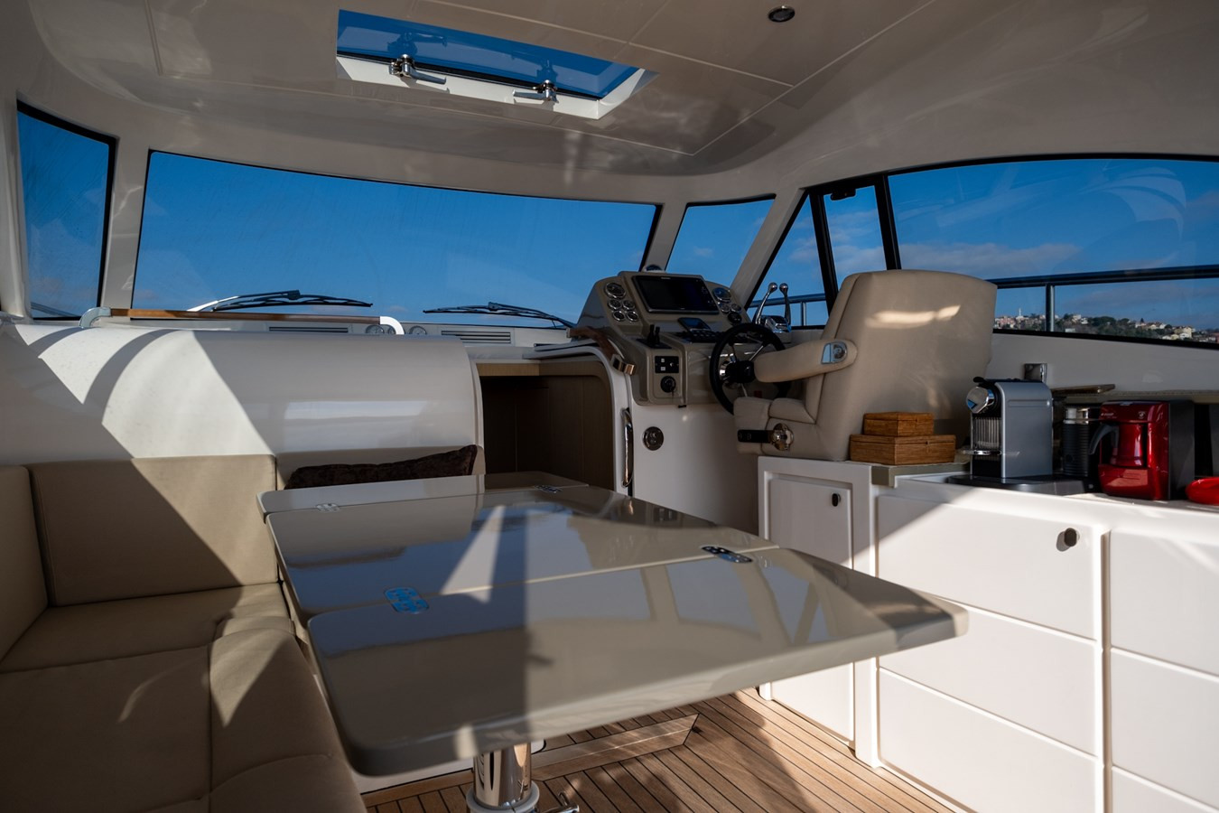 https://arconyachts.ams3.digitaloceanspaces.com/157405/conversions/large_4530991-optimize.jpg