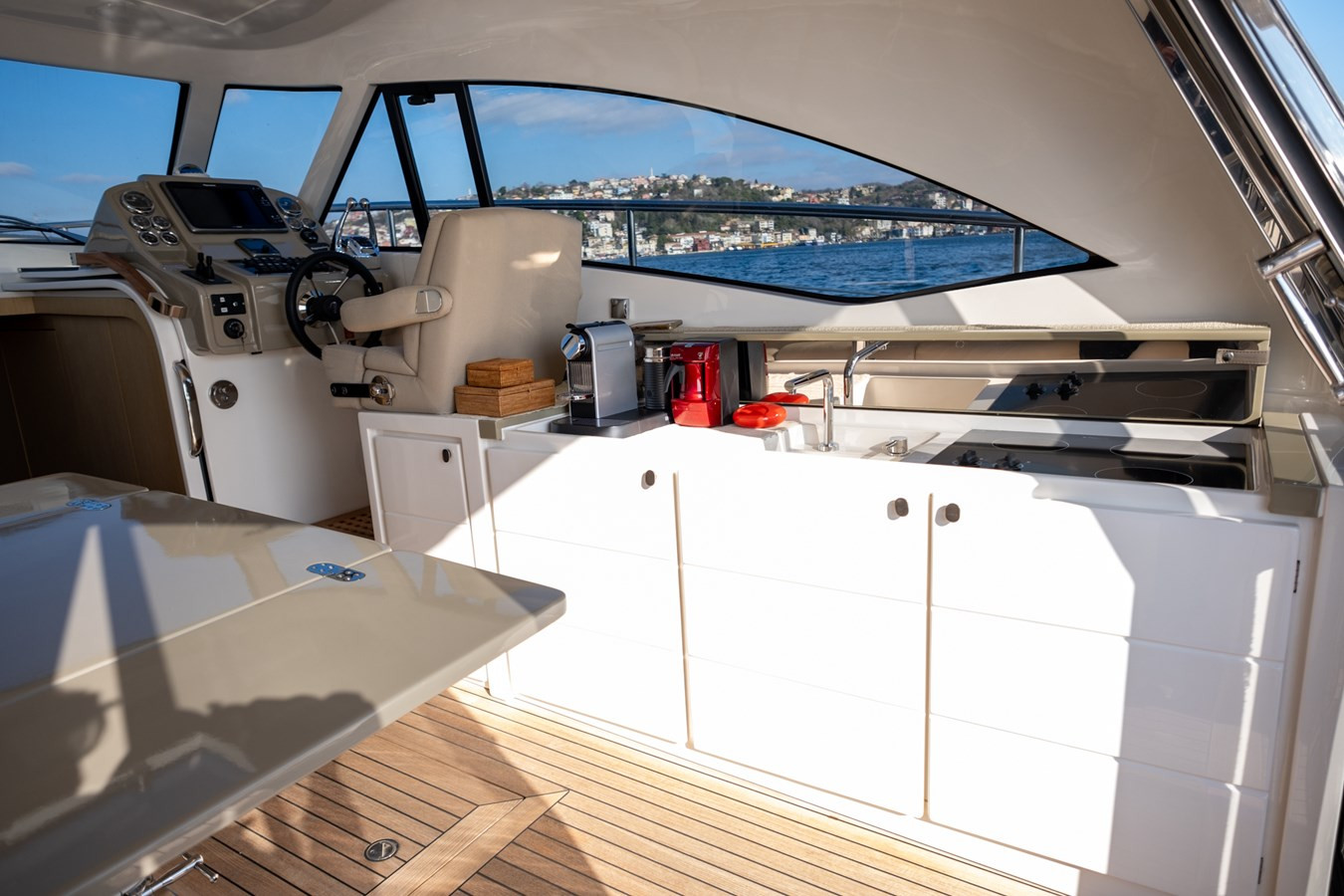 https://arconyachts.ams3.digitaloceanspaces.com/157407/conversions/large_4530992-optimize.jpg