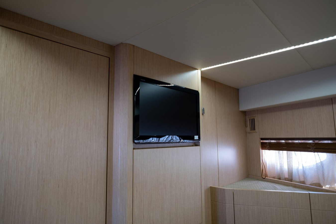 https://arconyachts.ams3.digitaloceanspaces.com/157415/conversions/large_4530995-optimize.jpg