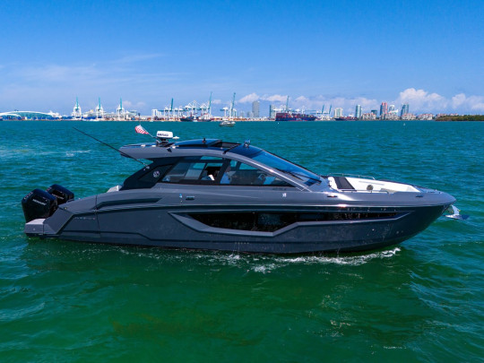 CRUISERS YACHTS 42 GLS OB
