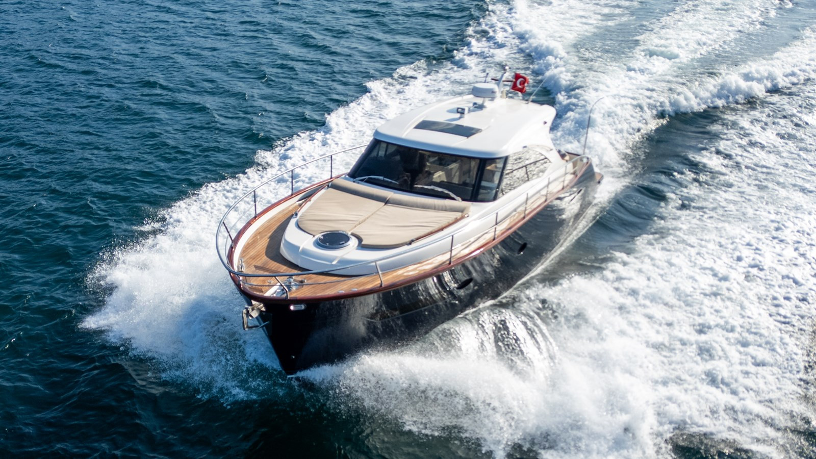 https://arconyachts.ams3.digitaloceanspaces.com/157437/conversions/large_4531002-optimize.jpg