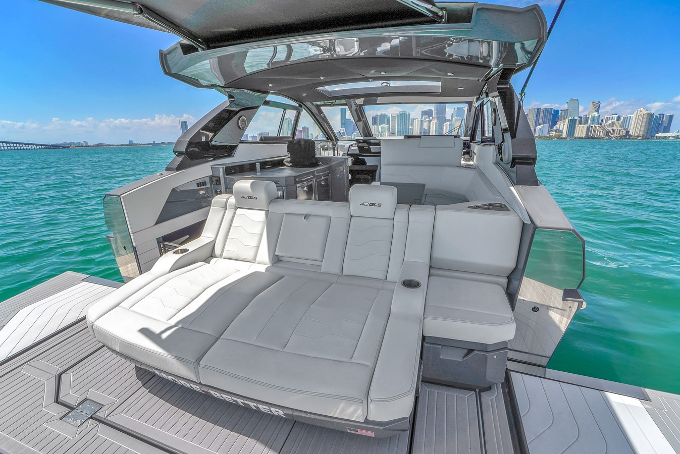 https://arconyachts.ams3.digitaloceanspaces.com/157513/conversions/large_4597896-optimize.jpg