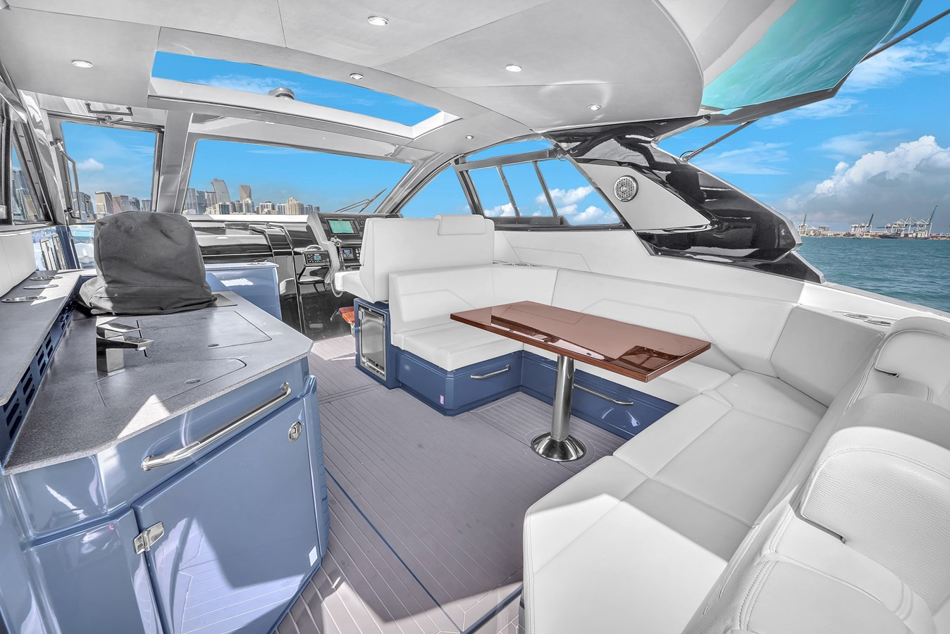 https://arconyachts.ams3.digitaloceanspaces.com/157522/conversions/large_4597899-optimize.jpg
