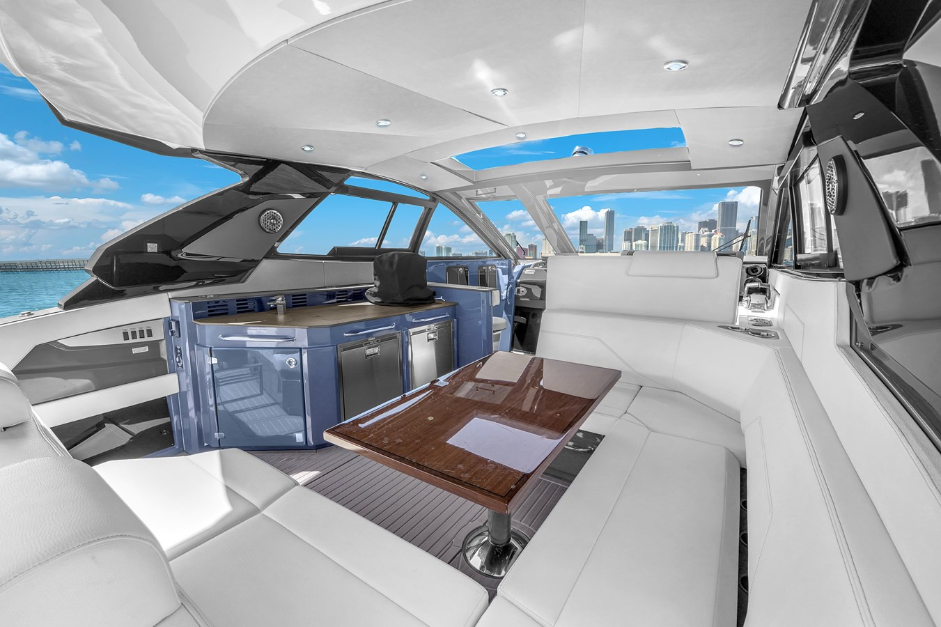 https://arconyachts.ams3.digitaloceanspaces.com/157528/conversions/large_4597901-optimize.jpg