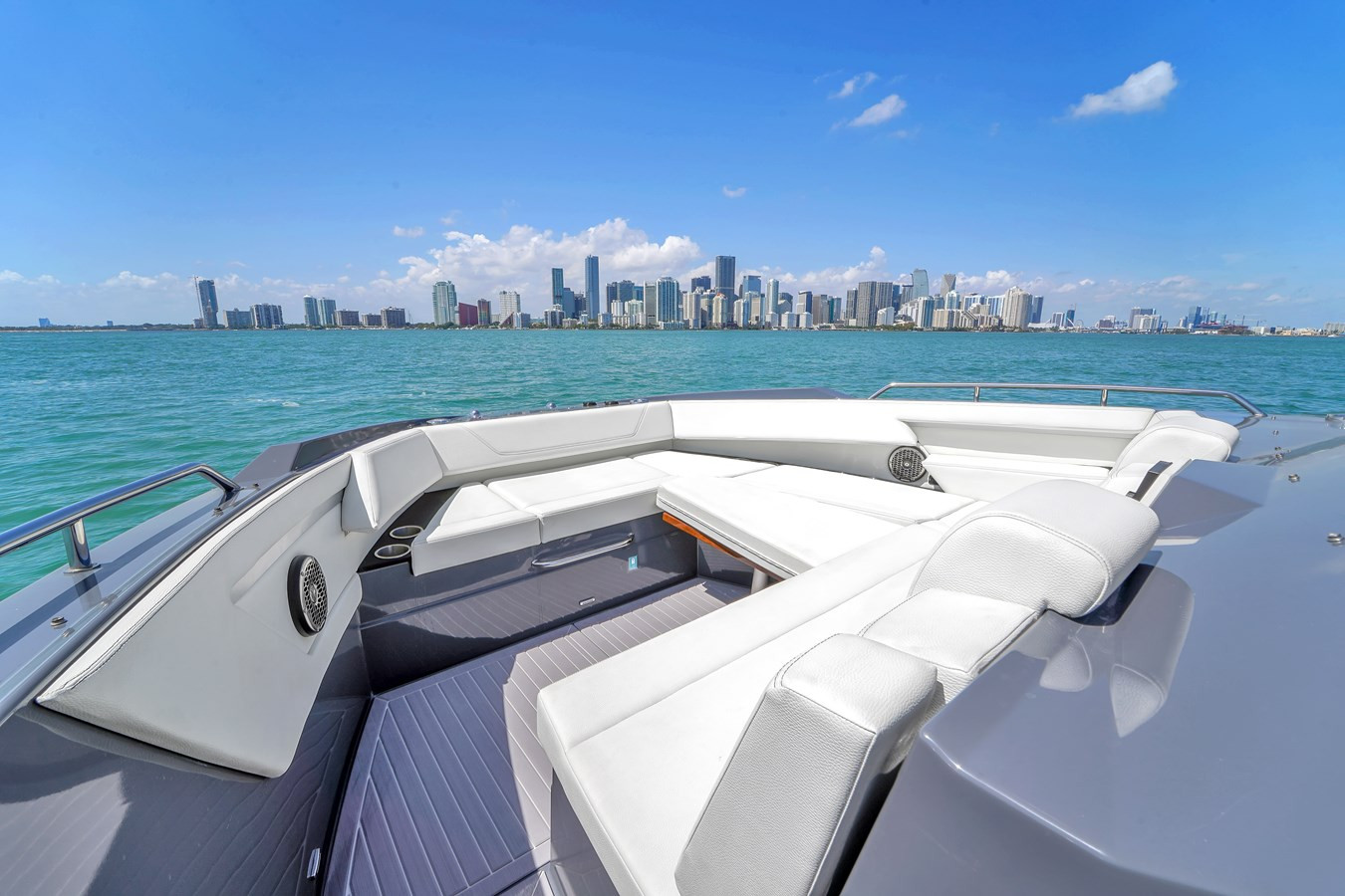 https://arconyachts.ams3.digitaloceanspaces.com/157534/conversions/large_4597903-optimize.jpg