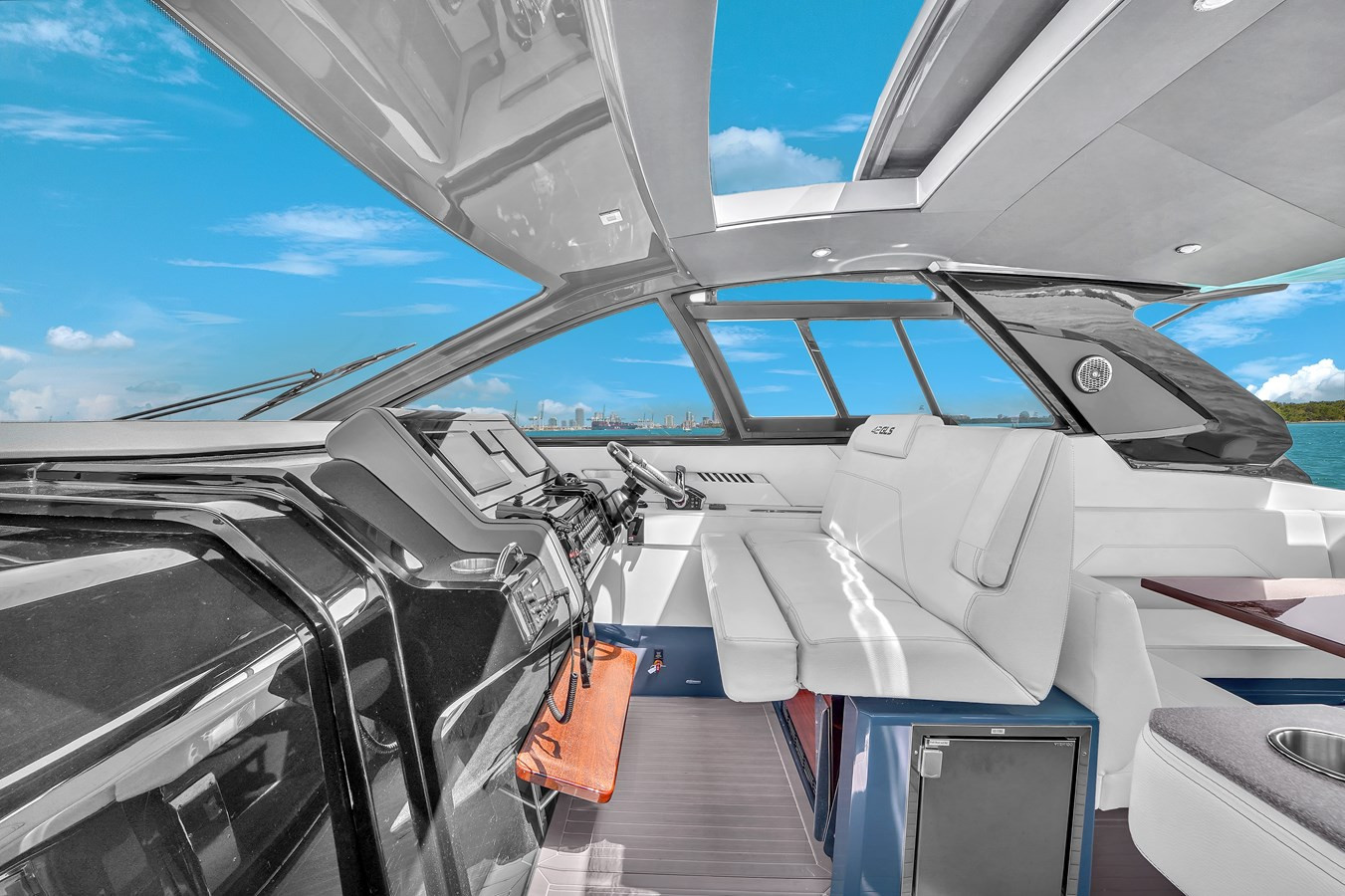 https://arconyachts.ams3.digitaloceanspaces.com/157546/conversions/large_4597908-optimize.jpg