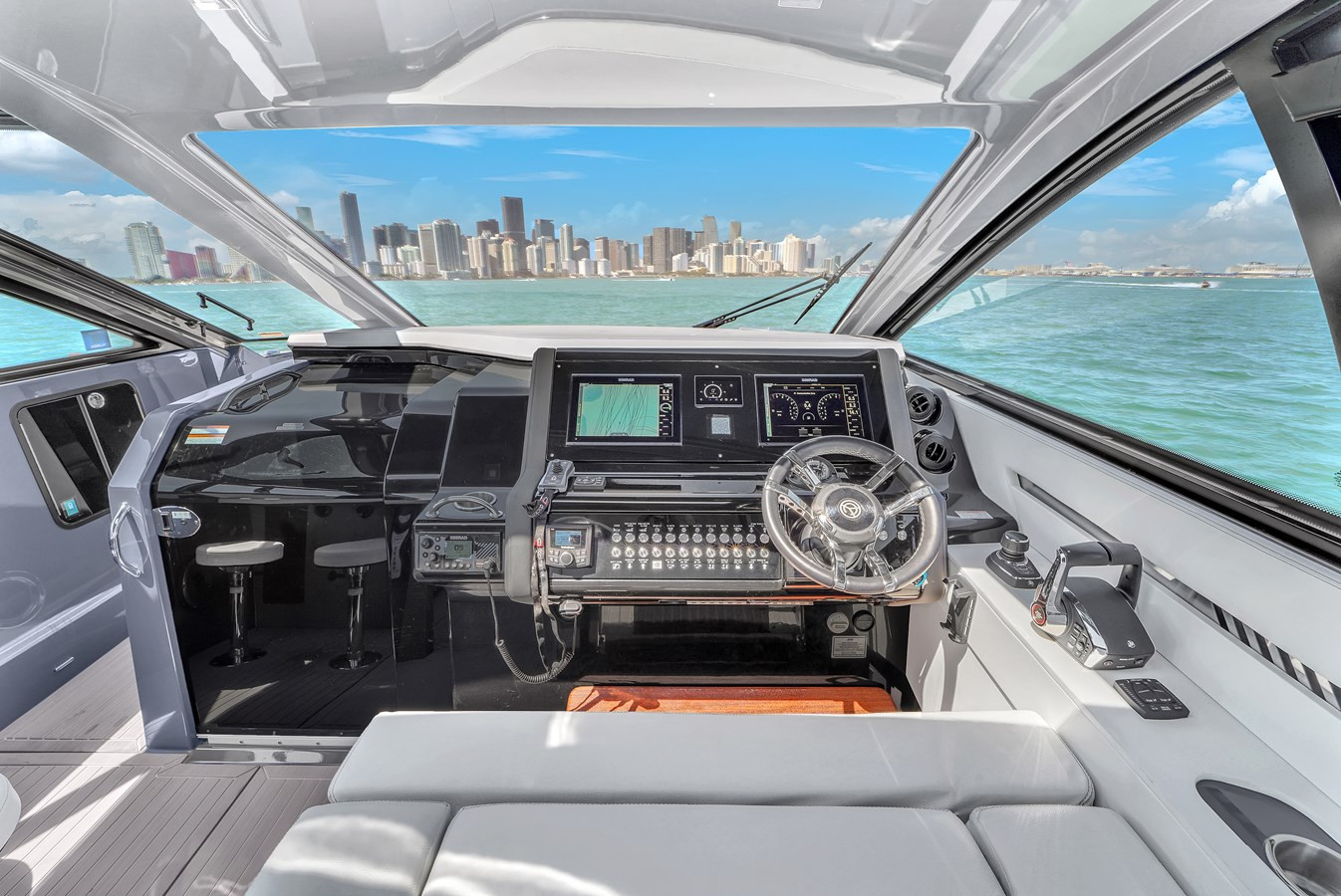 https://arconyachts.ams3.digitaloceanspaces.com/157553/conversions/large_4597910-optimize.jpg