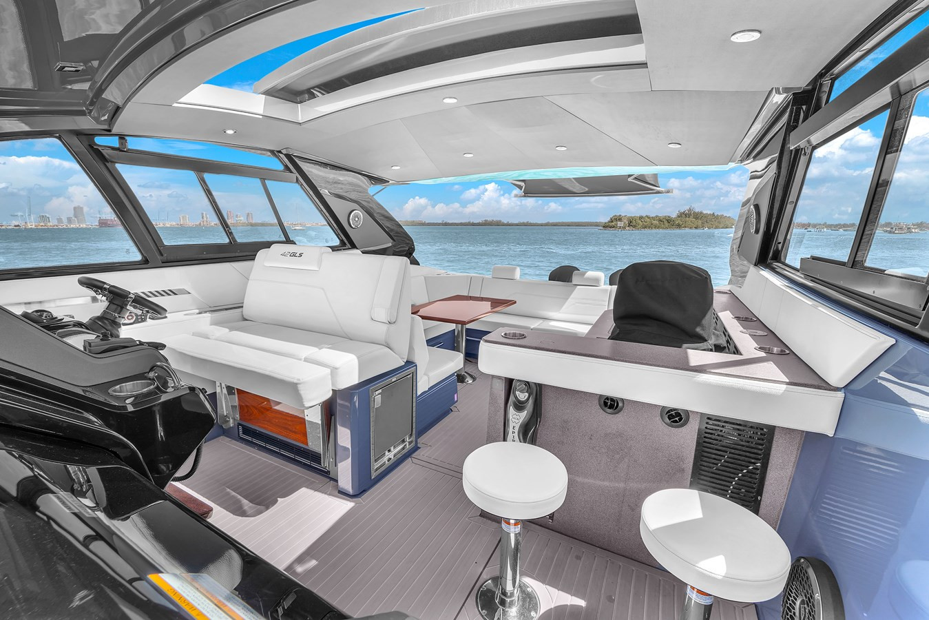 https://arconyachts.ams3.digitaloceanspaces.com/157561/conversions/large_4597913-optimize.jpg