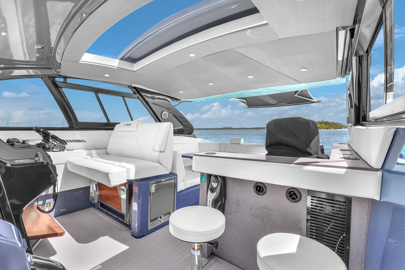 https://arconyachts.ams3.digitaloceanspaces.com/157564/conversions/large_4597914-optimize.jpg