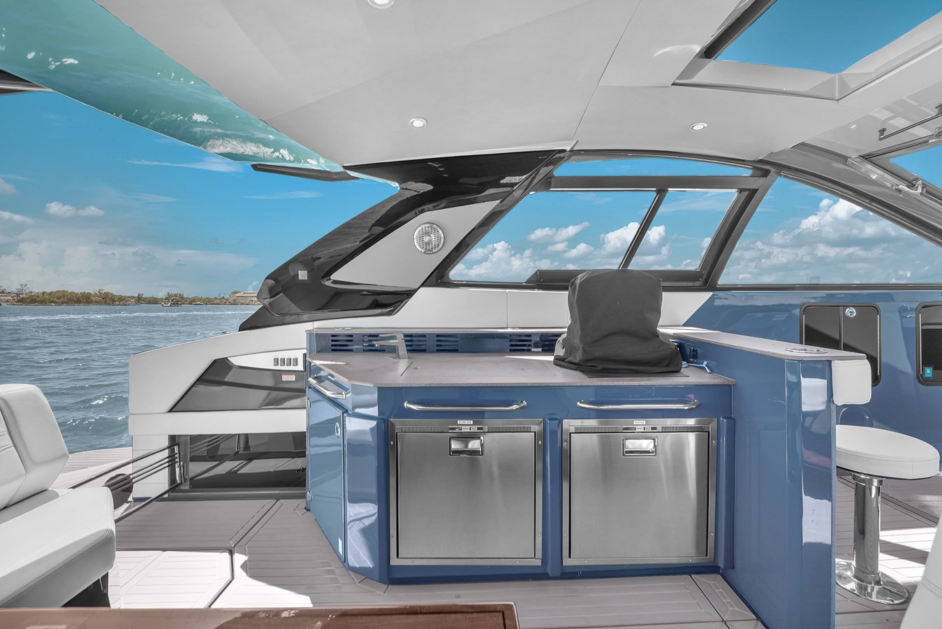 https://arconyachts.ams3.digitaloceanspaces.com/157573/conversions/large_4597917-optimize.jpg
