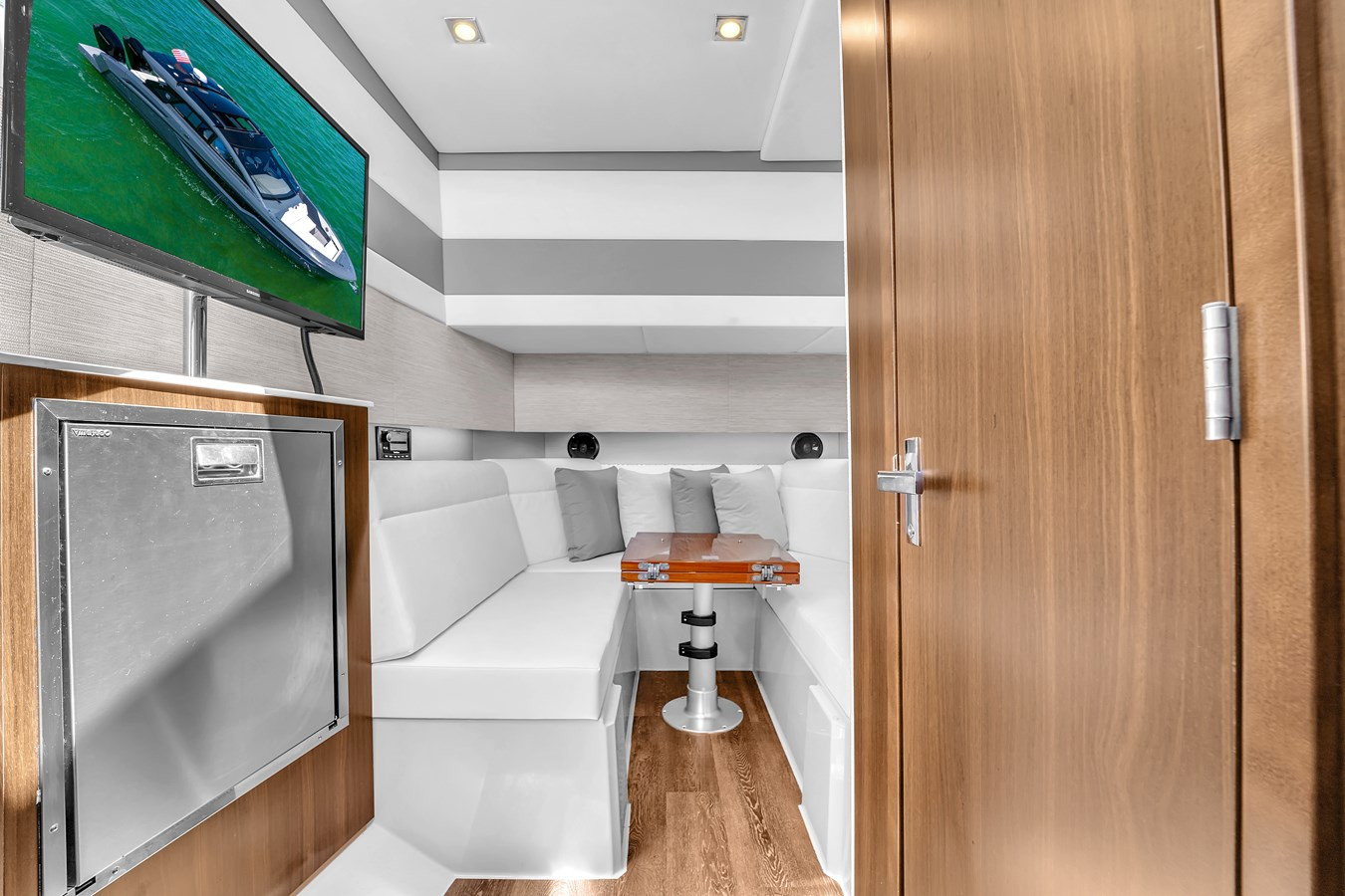 https://arconyachts.ams3.digitaloceanspaces.com/157585/conversions/large_4597921-optimize.jpg