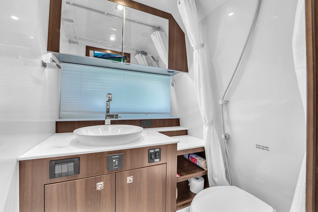 https://arconyachts.ams3.digitaloceanspaces.com/157594/conversions/large_4597924-optimize.jpg
