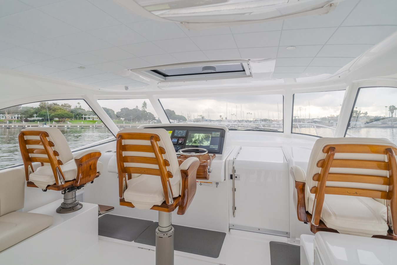 https://arconyachts.ams3.digitaloceanspaces.com/157754/conversions/large_4633439-optimize.jpg