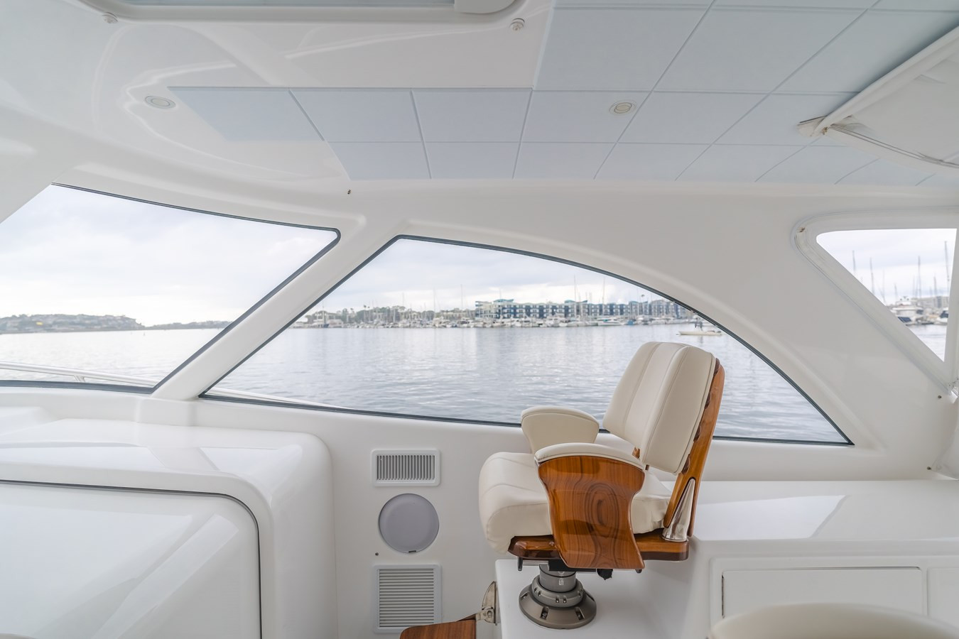 https://arconyachts.ams3.digitaloceanspaces.com/157756/conversions/large_4633440-optimize.jpg