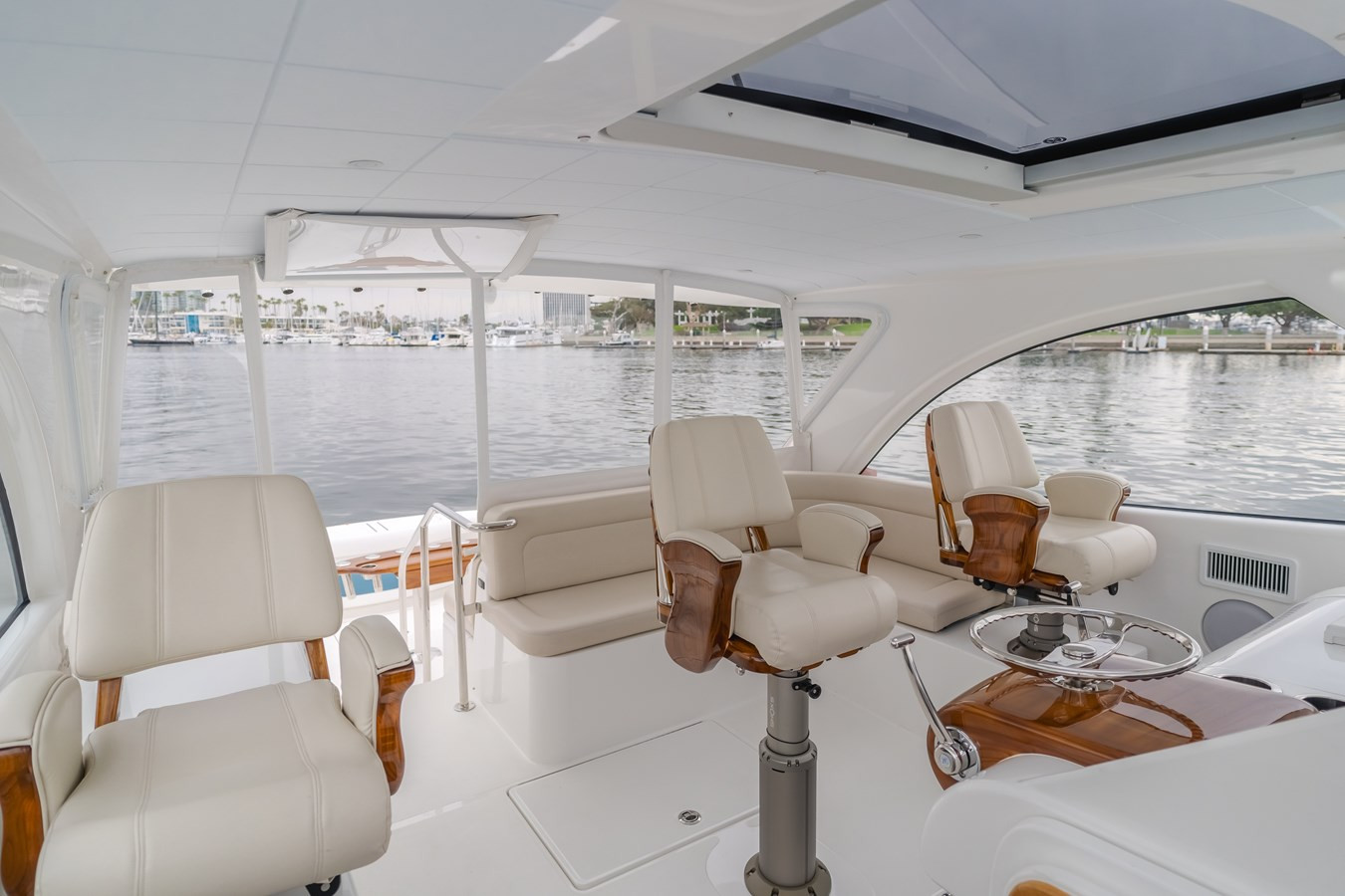 https://arconyachts.ams3.digitaloceanspaces.com/157765/conversions/large_4633443-optimize.jpg