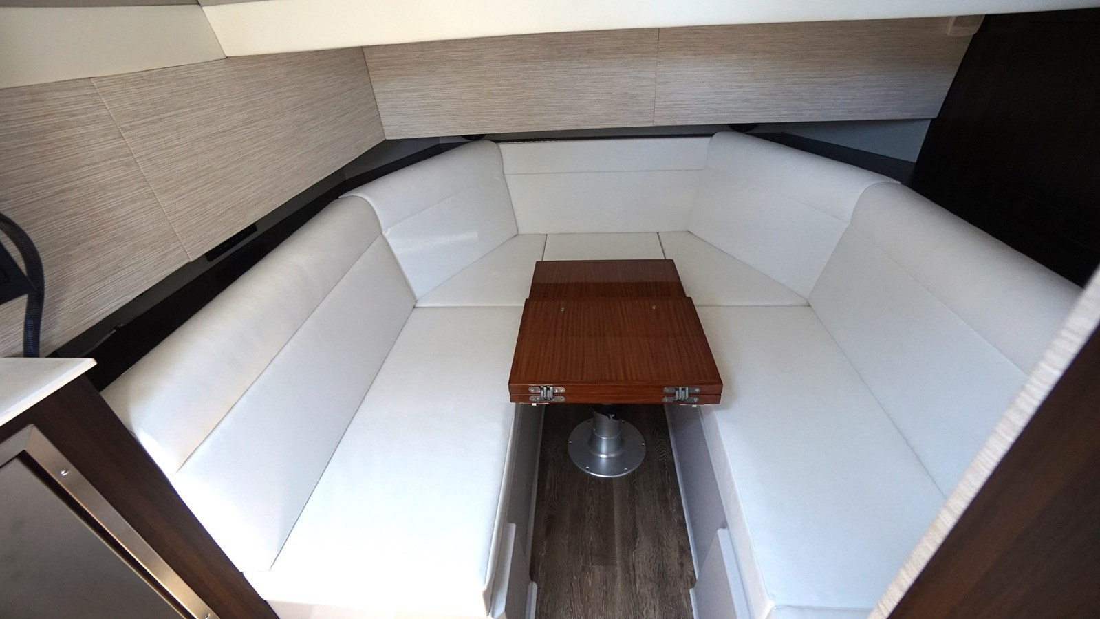 https://arconyachts.ams3.digitaloceanspaces.com/158405/conversions/large_4681306-optimize.jpg