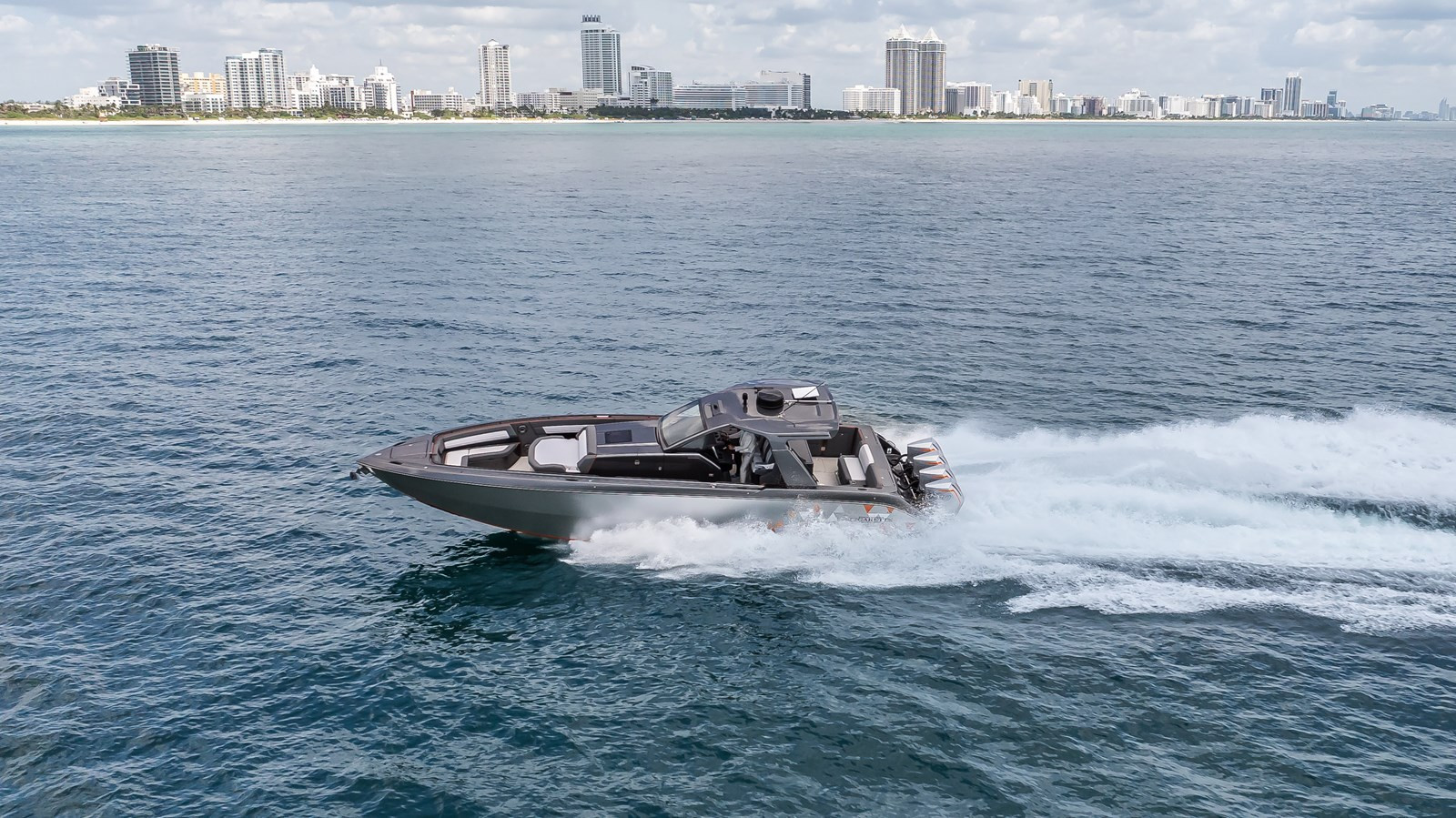 https://arconyachts.ams3.digitaloceanspaces.com/158421/conversions/large_4694986-optimize.jpg