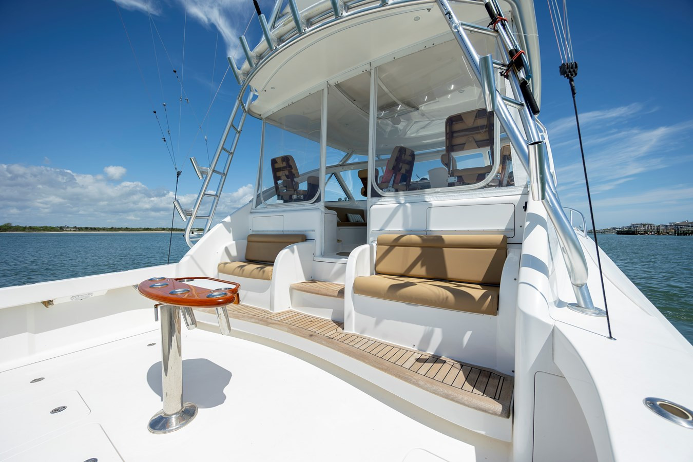 https://arconyachts.ams3.digitaloceanspaces.com/158458/conversions/large_4642150-optimize.jpg