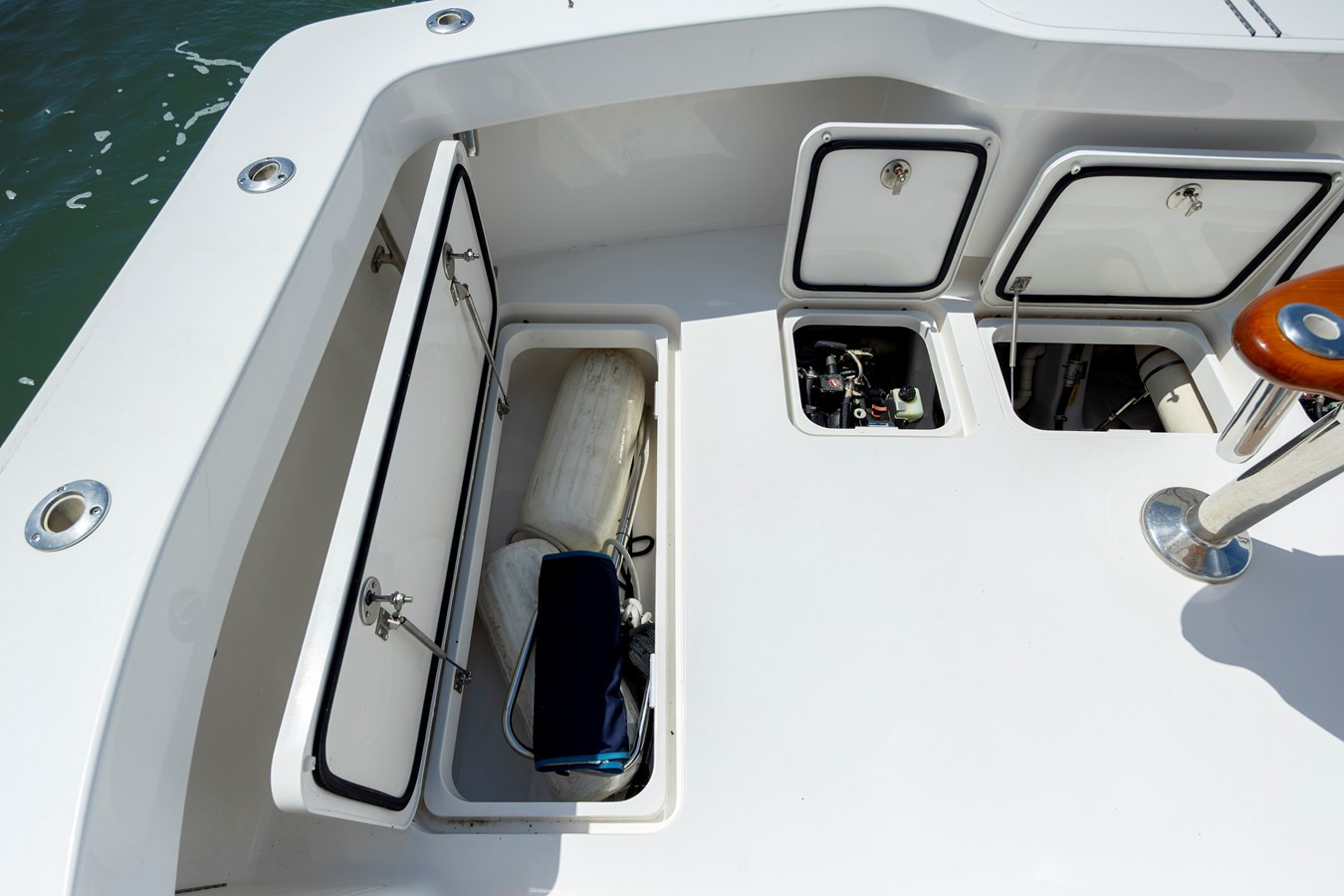 https://arconyachts.ams3.digitaloceanspaces.com/158463/conversions/large_4642152-optimize.jpg