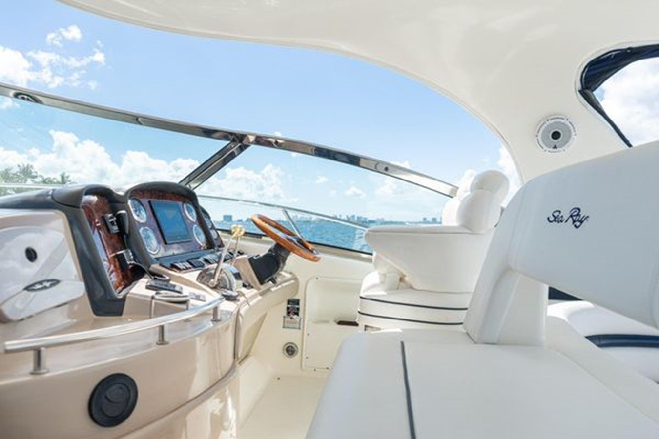 https://arconyachts.ams3.digitaloceanspaces.com/158561/conversions/large_4760504-optimize.jpg