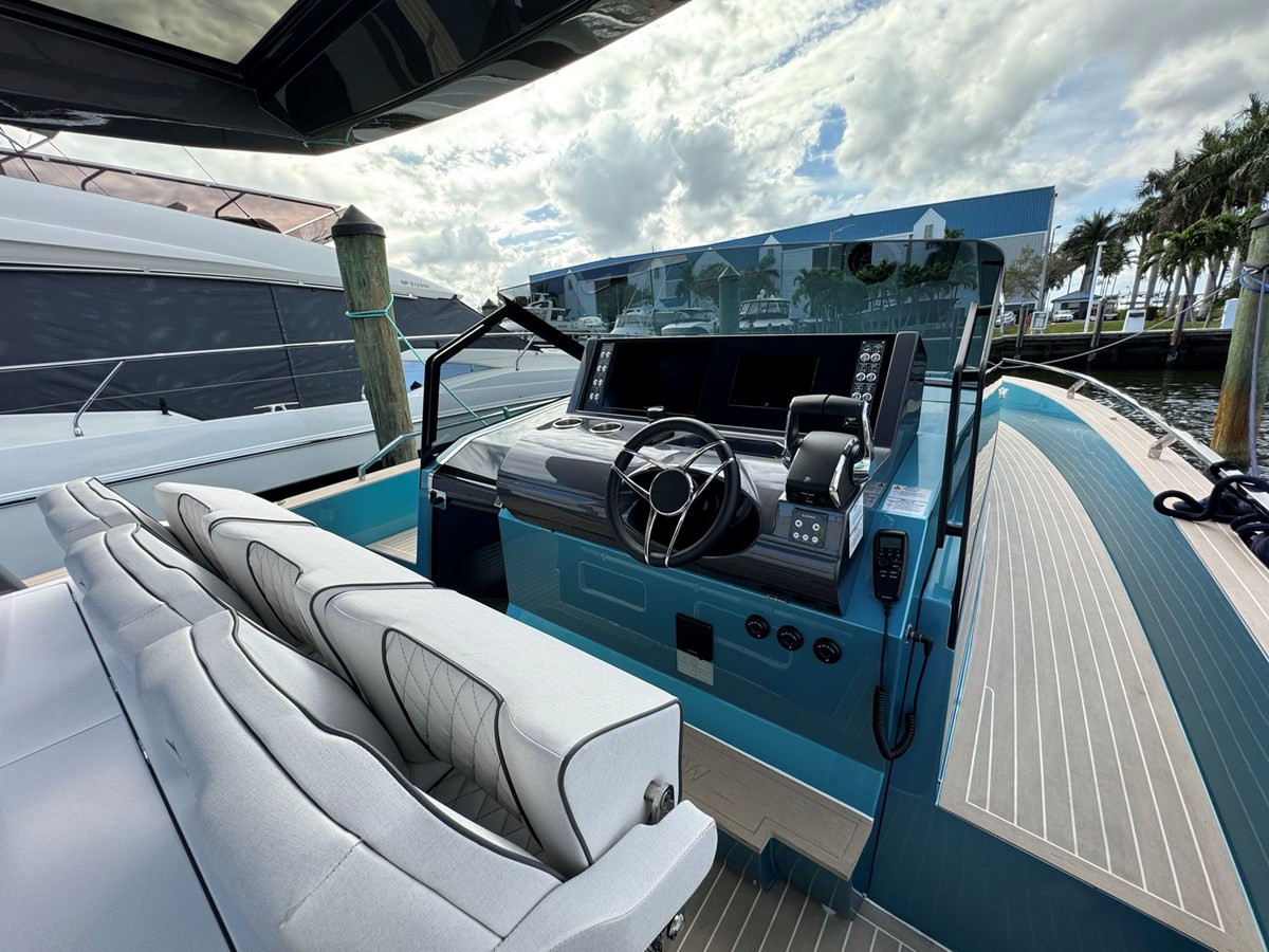 https://arconyachts.ams3.digitaloceanspaces.com/158949/conversions/large_4076275-optimize.jpg