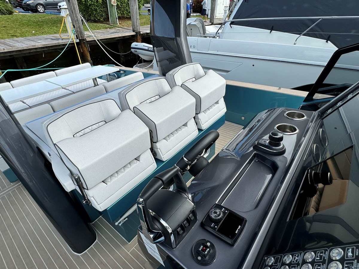 https://arconyachts.ams3.digitaloceanspaces.com/158964/conversions/large_4076281-optimize.jpg