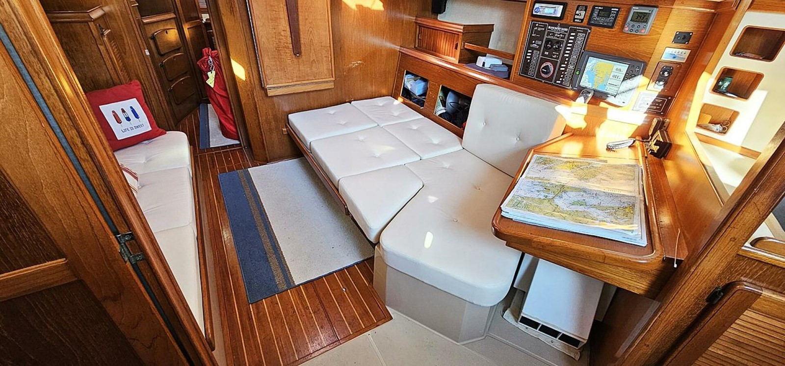https://arconyachts.ams3.digitaloceanspaces.com/158969/conversions/large_4634466-optimize.jpg