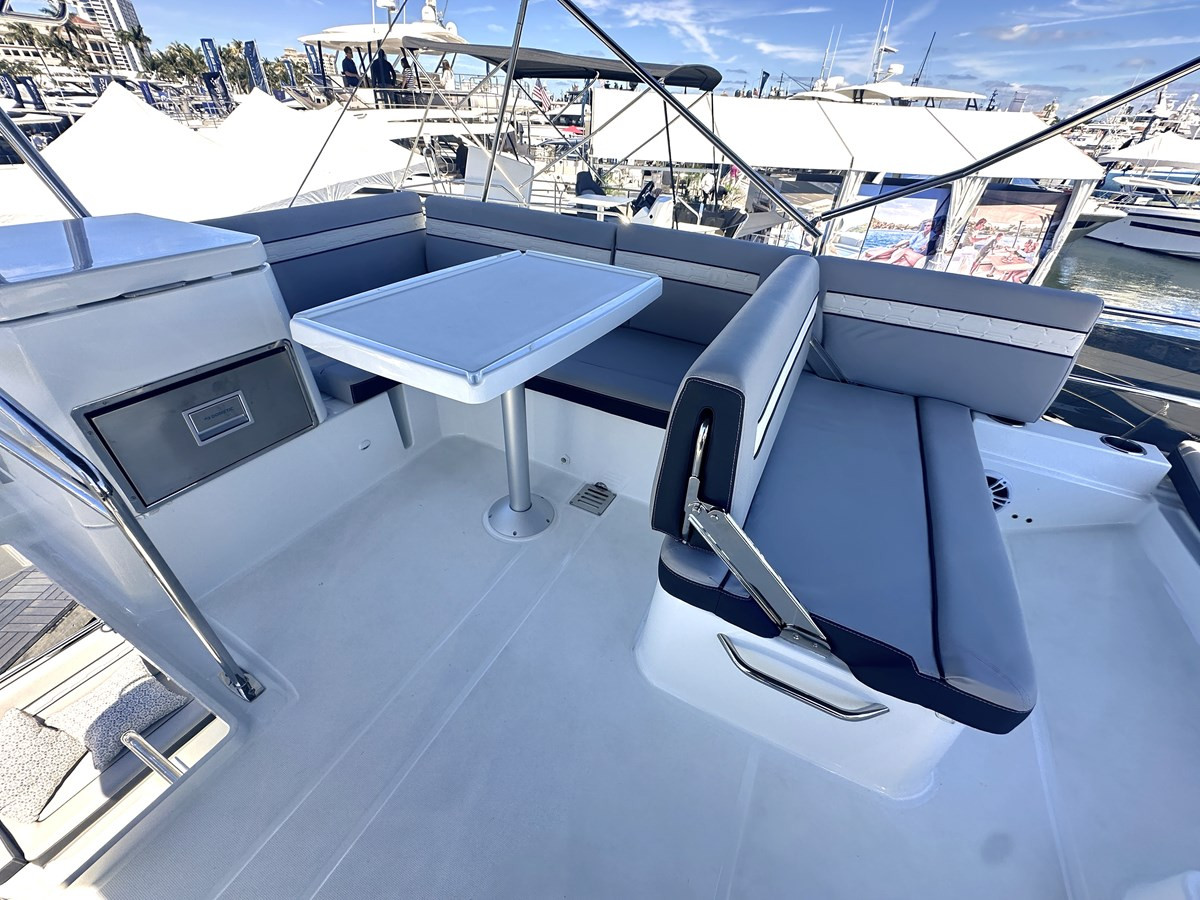 https://arconyachts.ams3.digitaloceanspaces.com/159073/conversions/large_4641391-optimize.jpg